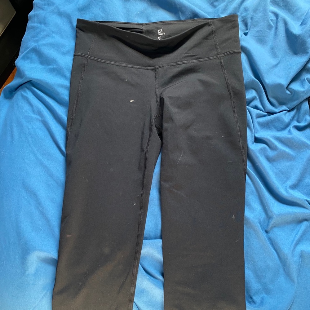 Gap fit black cropped leggings